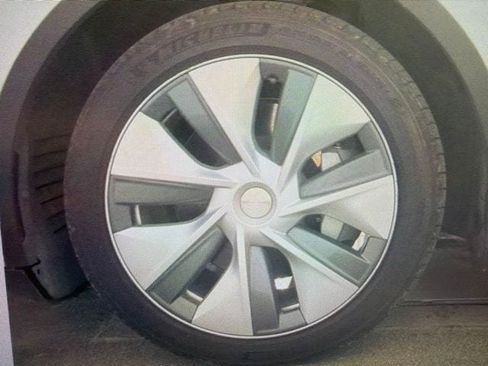 Used 2023 Tesla Model Y Long Range AWD/4WD image 7
