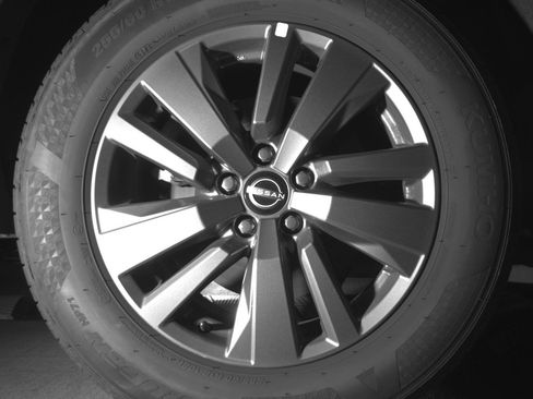 Used 2025 Nissan Pathfinder SV image 15