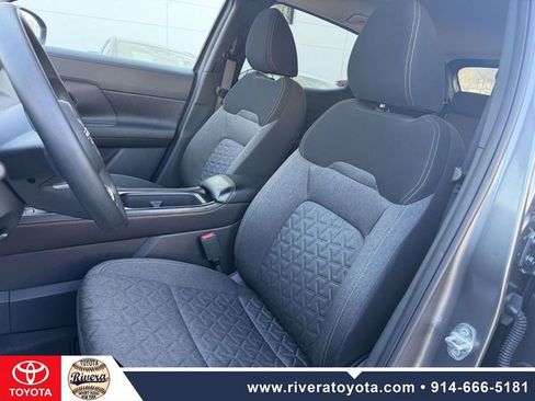 Used 2025 Nissan Kicks SV image 14