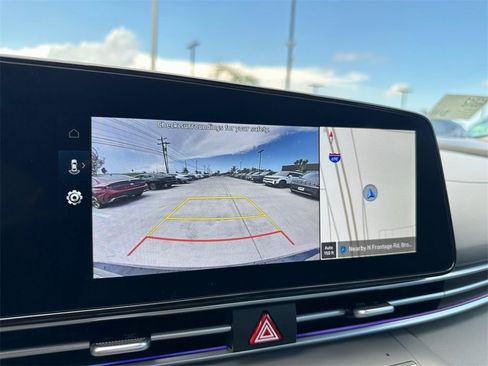 Used 2024 Hyundai Elantra SEL w/ Convenience Package image 14