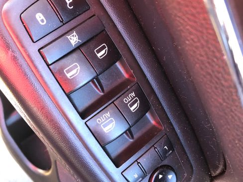 Used 2021 Jeep Grand Cherokee Limited AWD/4WD image 9