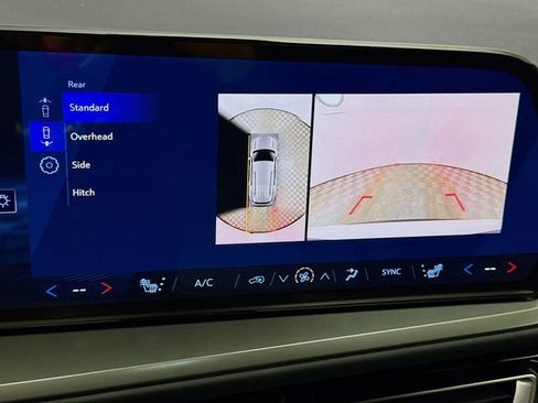 New 2026 Chevrolet Traverse LT image 16