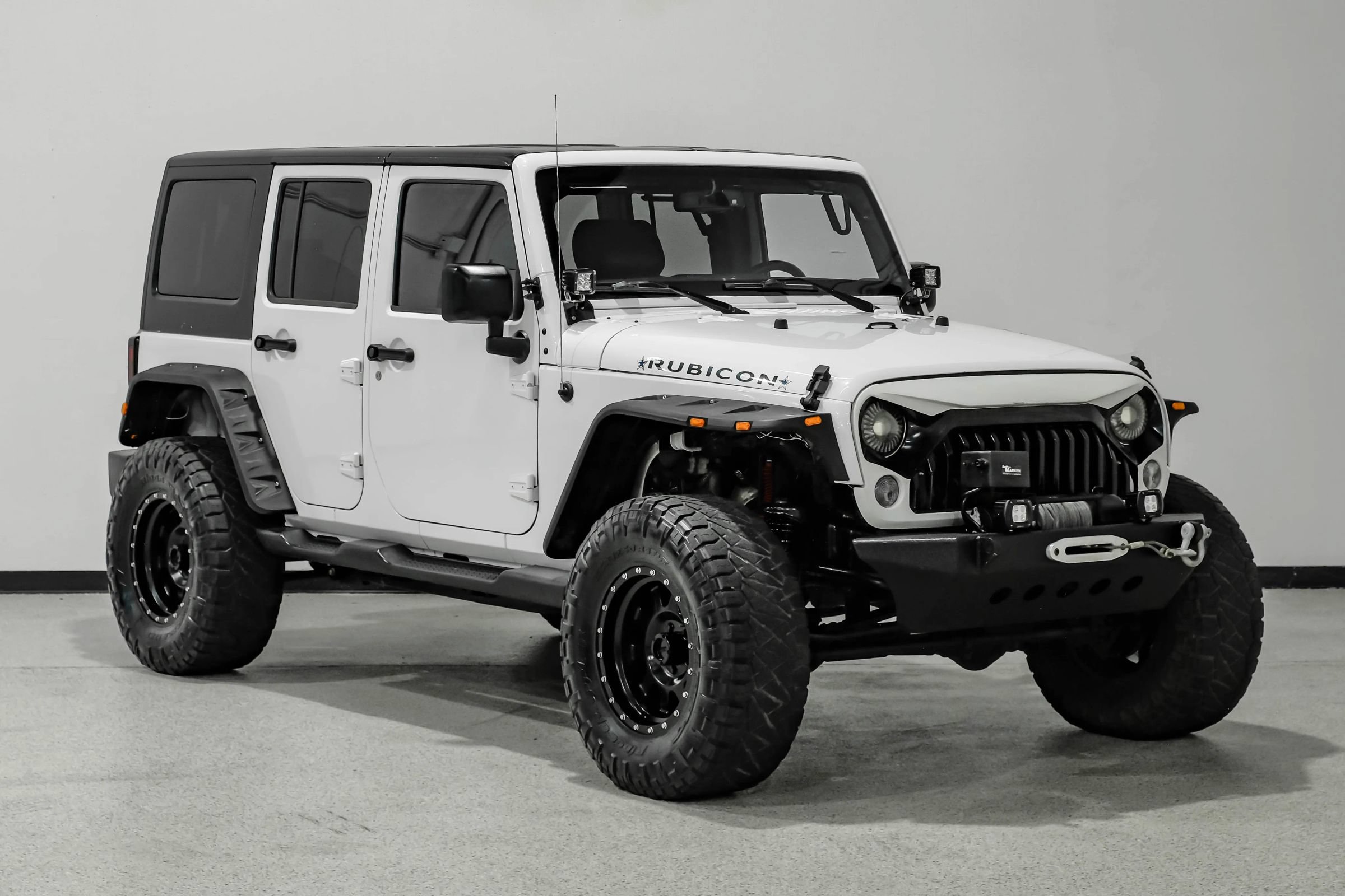 Used 2015 Jeep Wrangler Unlimited Rubicon w/ Connectivity Group AWD/4WD image 4