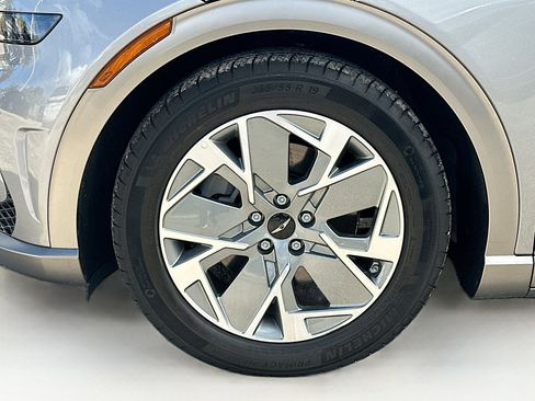 Used 2025 Genesis GV60 RWD image 38