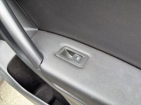 Used 2021 Volkswagen Tiguan SE FWD image 33