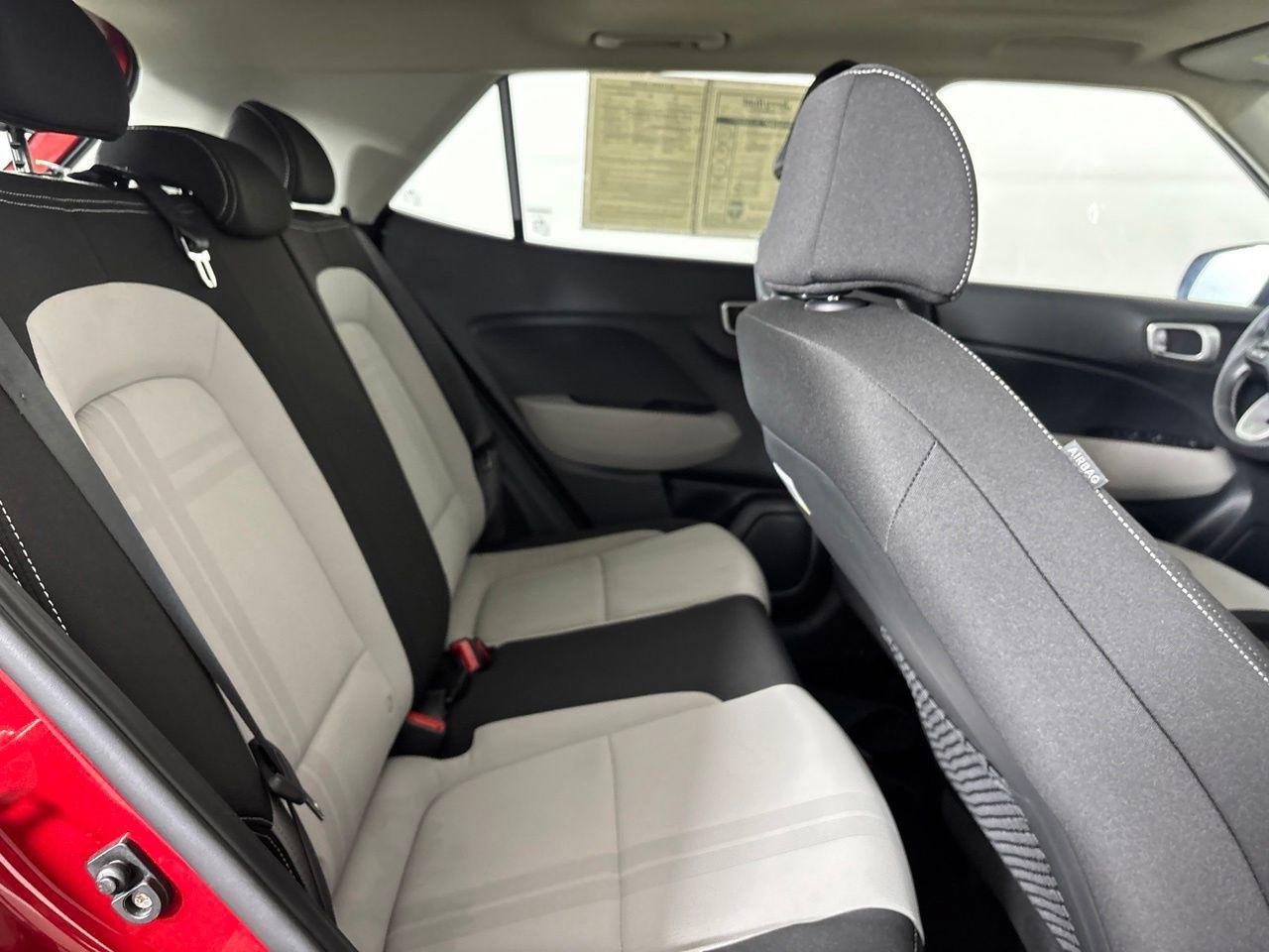 Used 2024 Hyundai Venue SEL FWD image 27