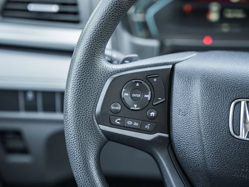 Used 2018 Honda Odyssey LX image 25