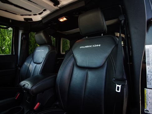 Used 2015 Jeep Wrangler Unlimited Rubicon AWD/4WD image 7