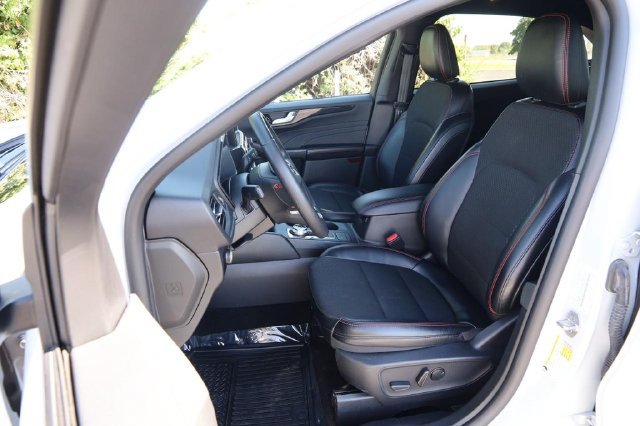 Certified 2025 Ford Escape ST-Line AWD/4WD image 8
