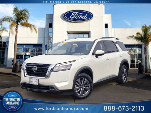 Used 2022 Nissan Pathfinder SV FWD image 1