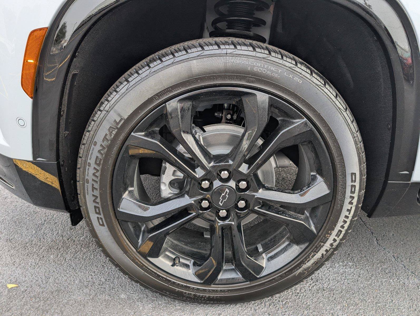 New 2027 Chevrolet Traverse RS w/ LPO, Floor Liner Package FWD image 11