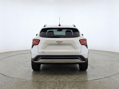Used 2025 Chevrolet Trax LT image 7