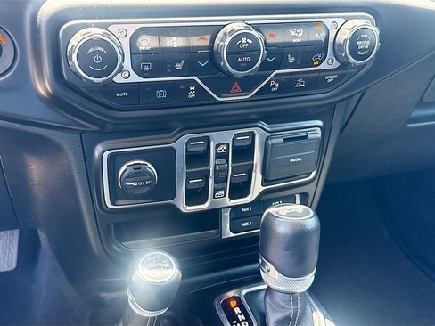 Used 2021 Jeep Wrangler Unlimited Sahara AWD/4WD image 17