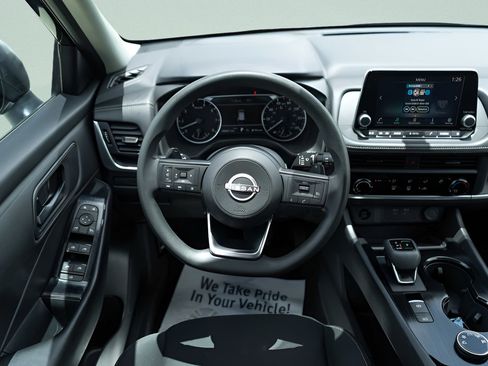 Used 2024 Nissan Rogue S AWD/4WD image 18