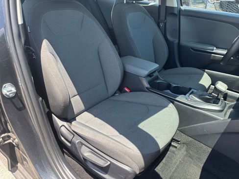 Used 2025 Kia K4 FWD image 38