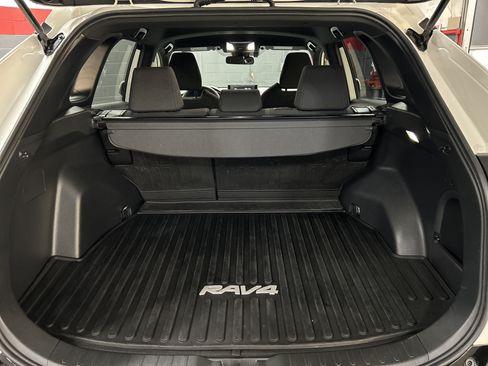 Used 2022 Toyota RAV4 SE AWD/4WD image 34