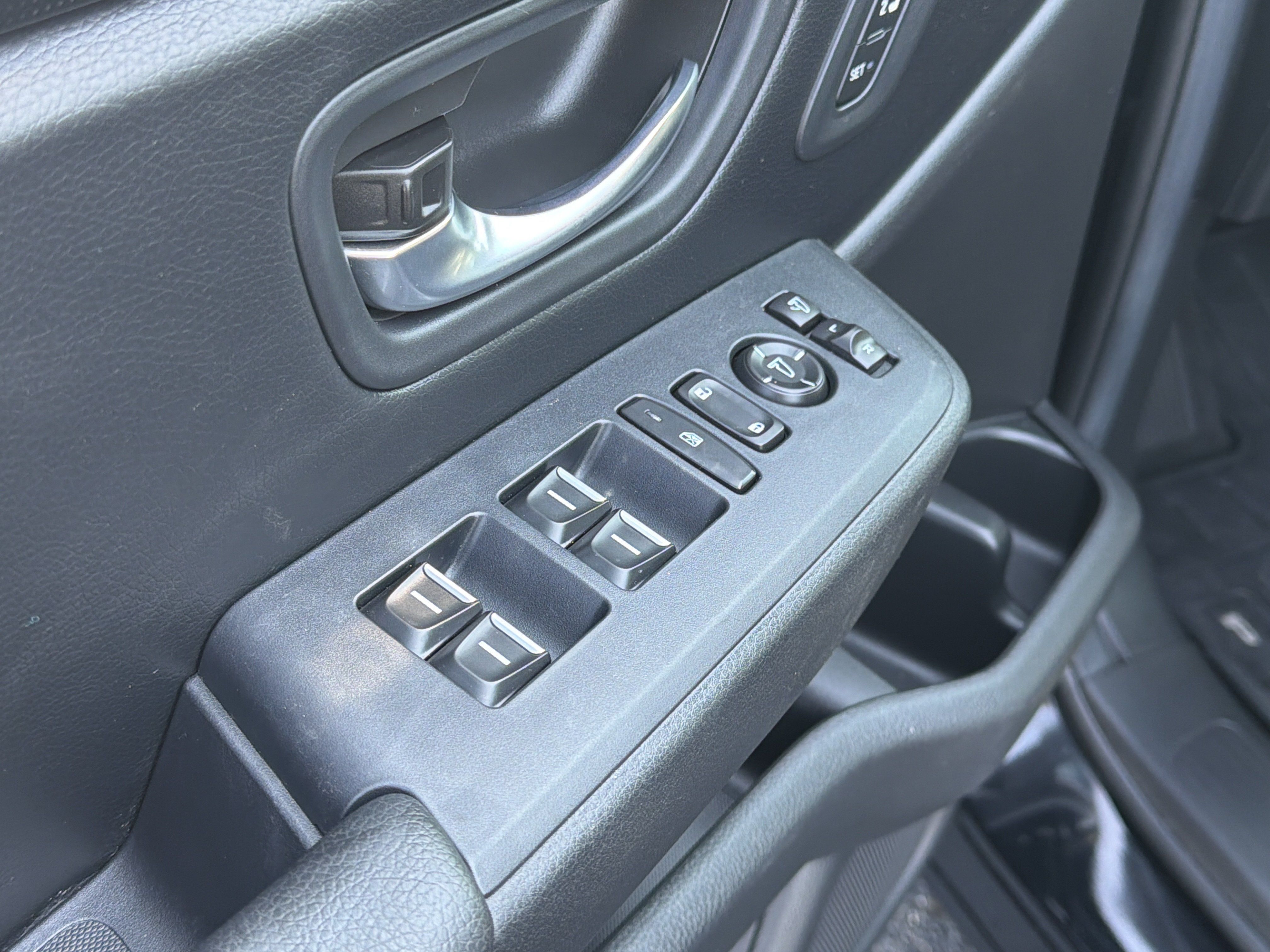 Certified 2025 Honda Pilot Black Edition image 25