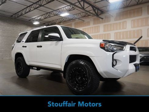 Used 2016 Toyota 4Runner SR5 AWD/4WD image 1