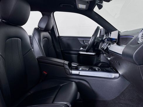 Certified 2021 Mercedes-Benz GLB 250 4MATIC image 7