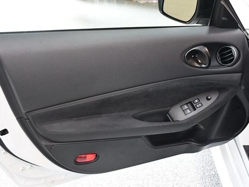 Used 2024 Nissan Z Performance w/ Floor Mat Package RWD image 22
