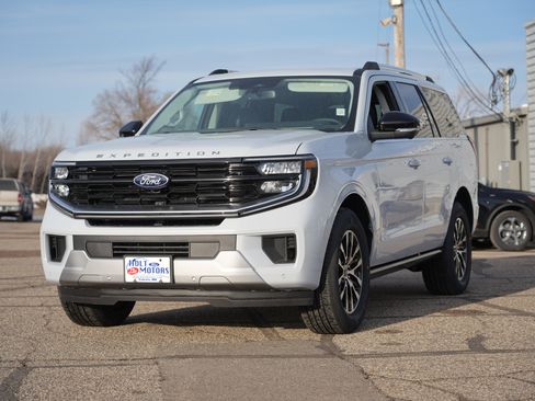 New 2025 Ford Expedition Platinum image 8