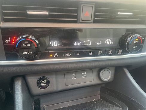 Used 2024 Nissan Rogue SV w/ SV Premium Package image 14