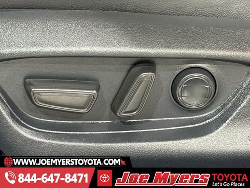 Used 2025 Toyota Camry SE w/ Convenience Package image 28