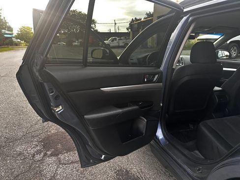 Used 2013 Subaru Outback 2.5i Premium w/ All-Weather Pkg AWD/4WD image 32