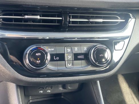 Used 2025 Buick Envista Sport Touring image 17