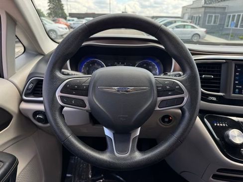 Used 2020 Chrysler Voyager Lxi FWD image 29