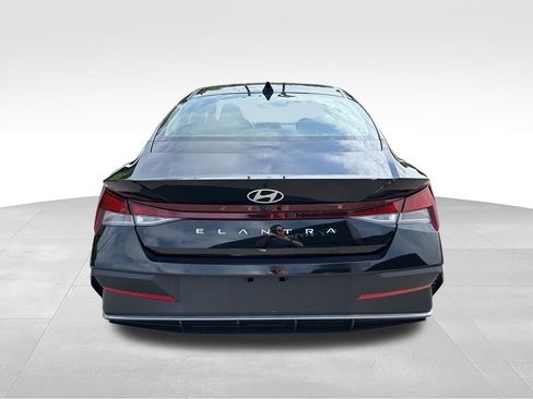 Certified 2026 Hyundai Elantra SE w/ Cargo Package FWD image 6