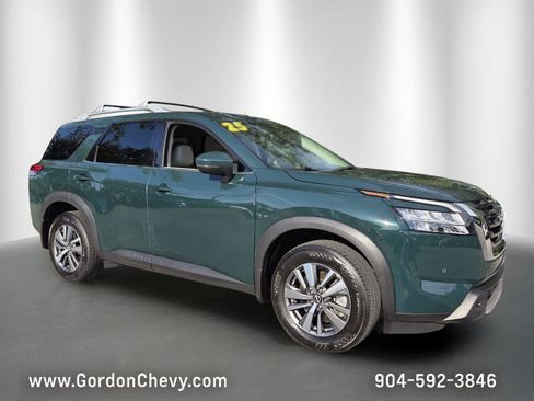 Used 2025 Nissan Pathfinder SL FWD image 8