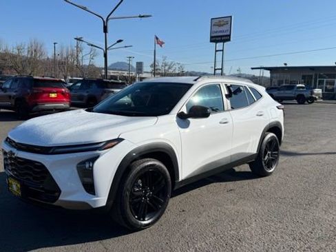New 2026 Chevrolet Trax ACTIV image 1