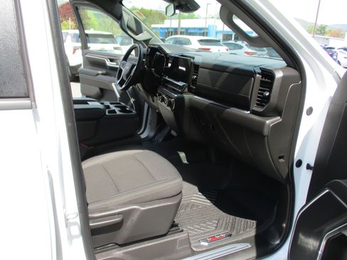 Used 2024 Chevrolet Silverado 1500 LT AWD/4WD image 15