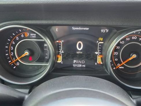 Used 2018 Jeep Wrangler Unlimited Sahara AWD/4WD image 19