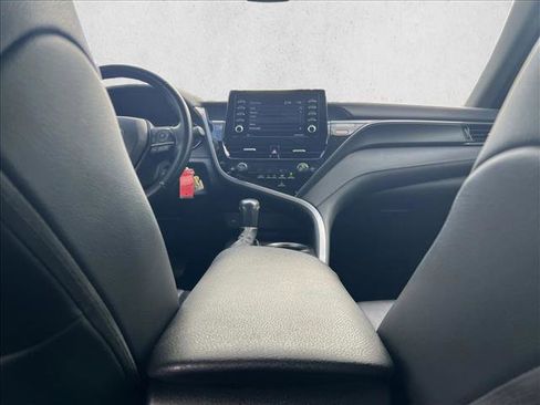 Used 2022 Toyota Camry SE image 18