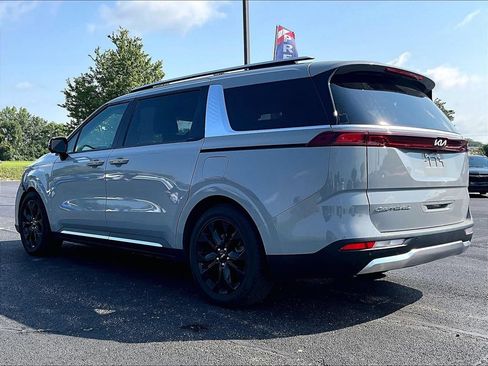 Used 2022 Kia Carnival SX Prestige FWD image 3