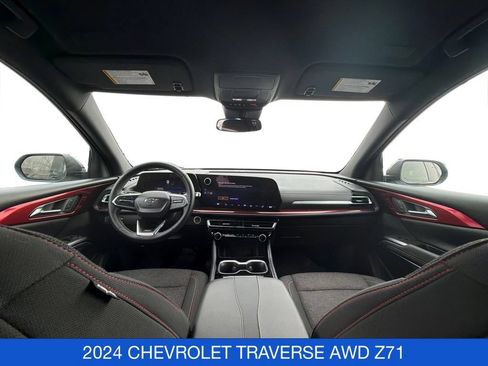 Used 2024 Chevrolet Traverse Z71 AWD/4WD image 15