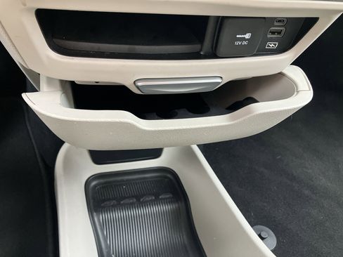 Used 2022 Chrysler Pacifica Touring-L image 43