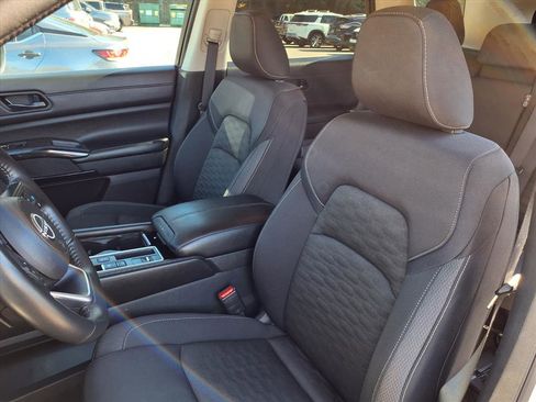 Used 2024 Nissan Pathfinder SV image 13