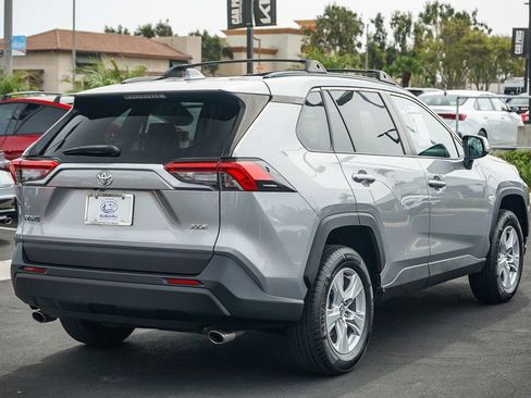 Used 2020 Toyota RAV4 XLE w/ Carpet Mat Package FWD image 5