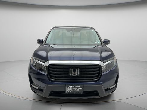 Used 2024 Volvo XC40 B5 Core AWD/4WD image 2