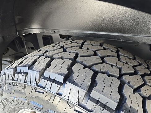 Used 2017 Ford F150 Lariat image 28