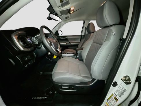 Certified 2020 Toyota Tacoma SR5 AWD/4WD image 22