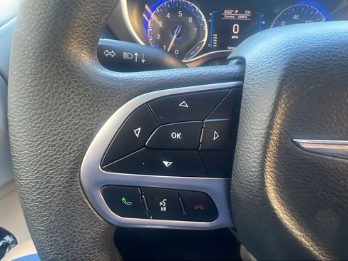 Used 2017 Chrysler Pacifica Touring image 15