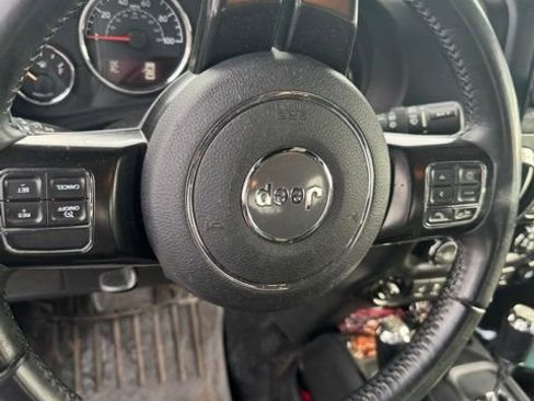 Used 2017 Jeep Wrangler Unlimited Rubicon image 11