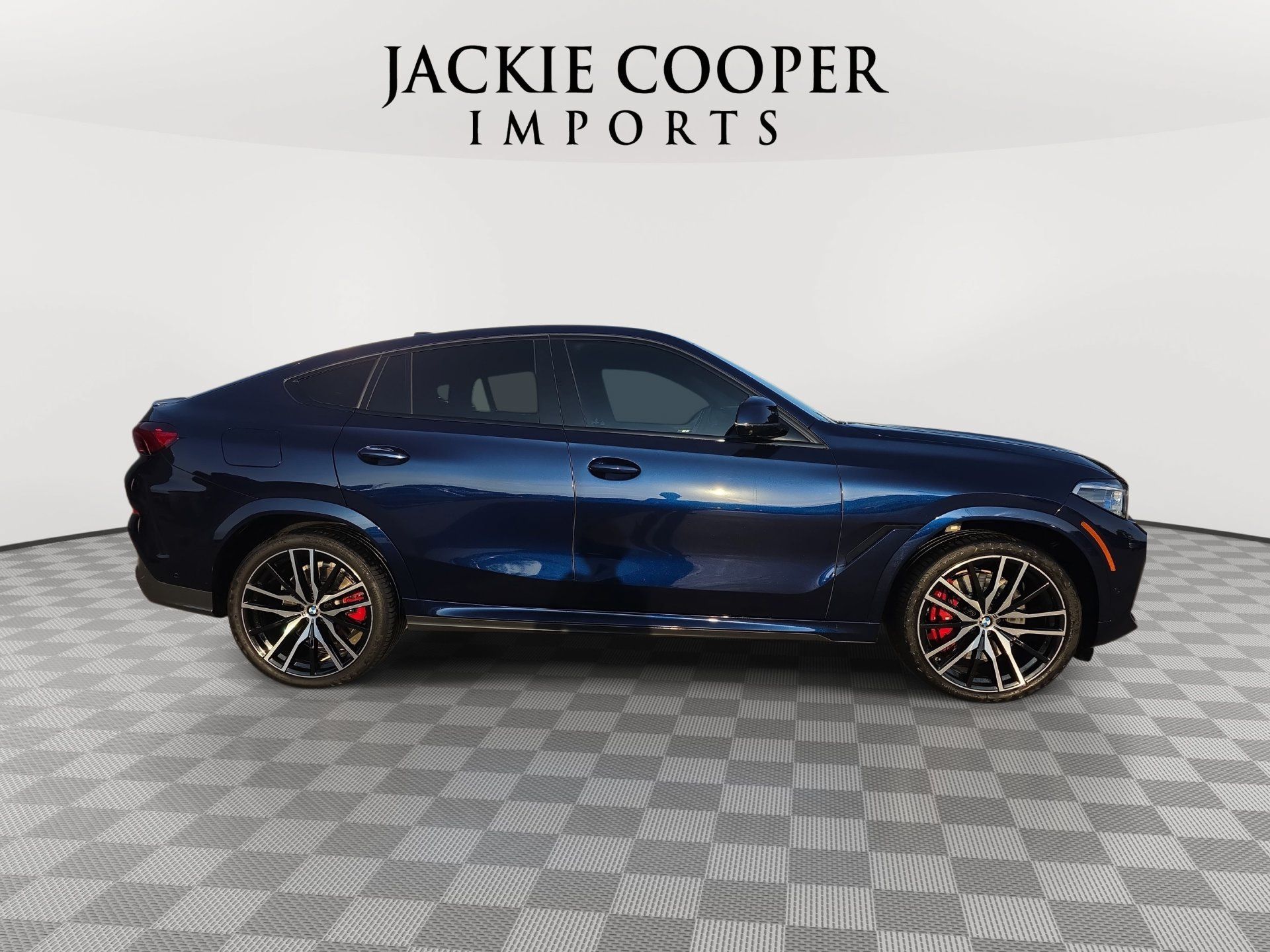 Used 2022 BMW X6 M50i w/ Executive Package AWD/4WD image 4