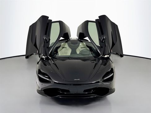 Used 2024 McLaren 750S image 2