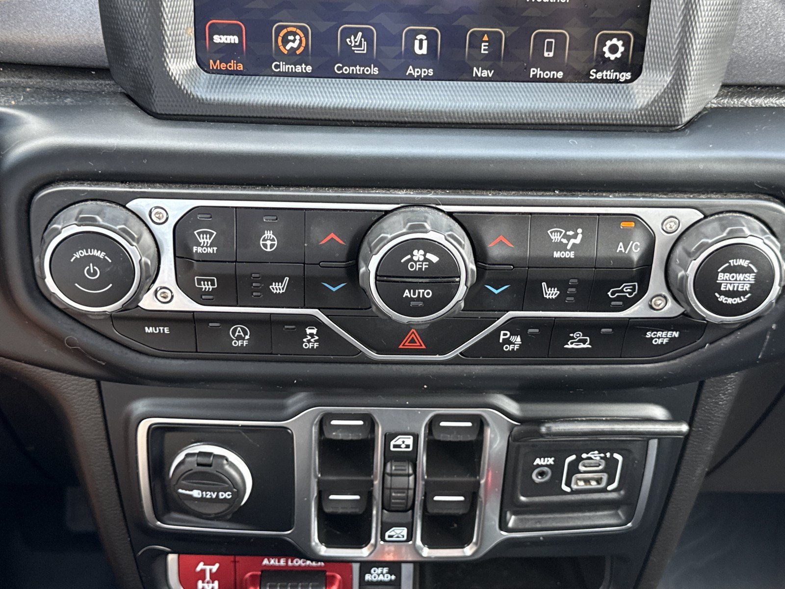 Used 2023 Jeep Gladiator Mojave w/ Cold Weather Group AWD/4WD image 27