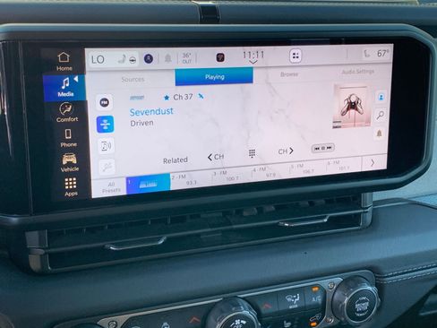 Used 2025 Jeep Wrangler Sahara image 21